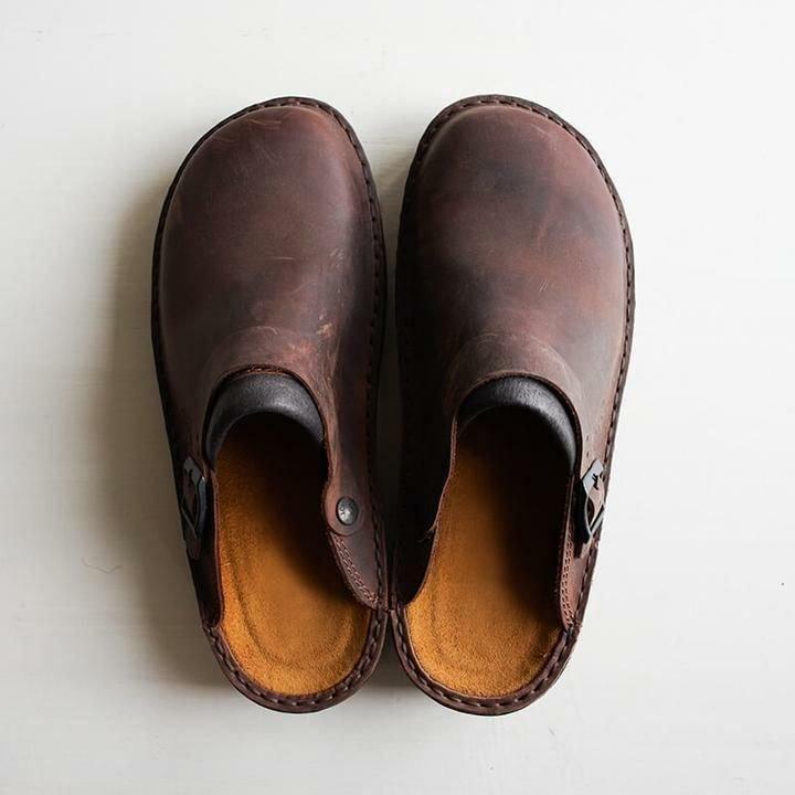 Casual men's indoor shoes: supportive comfort slippers with an ergonomic design for versatile wear.