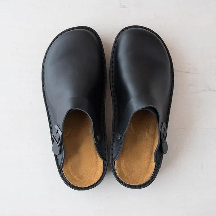 Breathable men's shoes: supportive slip-on slippers for outdoor wear, offering ultimate daily comfort.