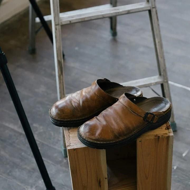 Durable men's comfort footwear: slip-on slippers providing supportive, breathable wear for indoor & outdoor activities.