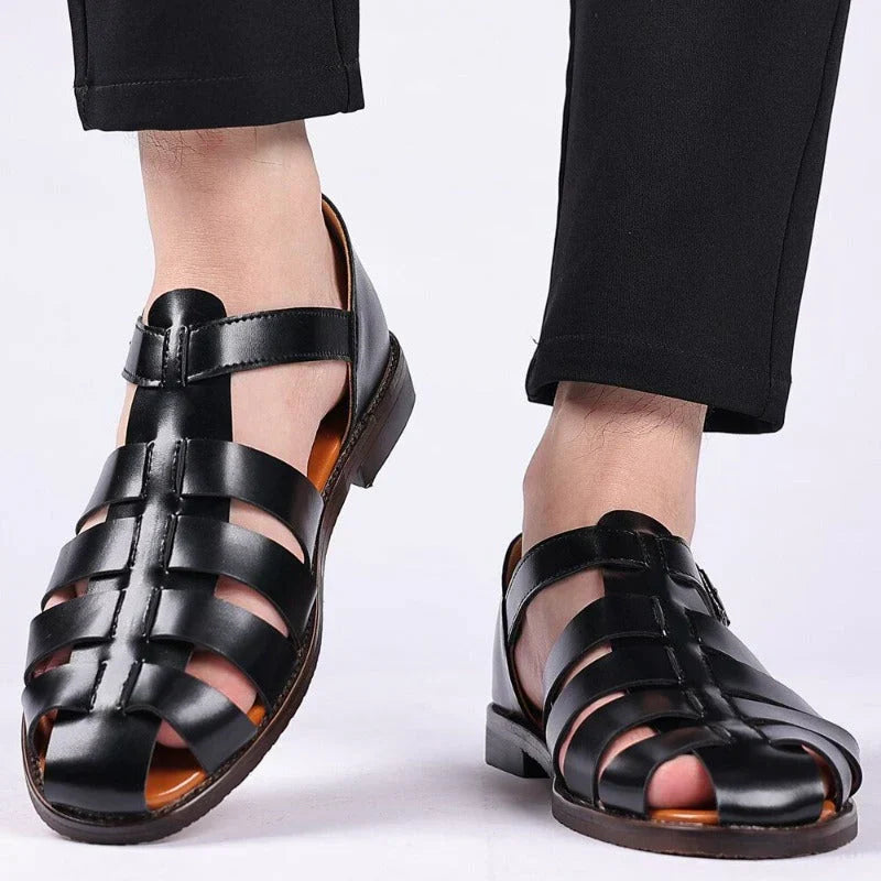 Men's comfortable adjustable strap sandals, perfect for summer walking & outdoor activities. Breathable design.