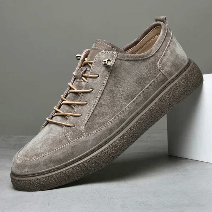 Men's comfortable casual trainers, modern lace-up sneakers with a non-slip sole and adjustable fit.