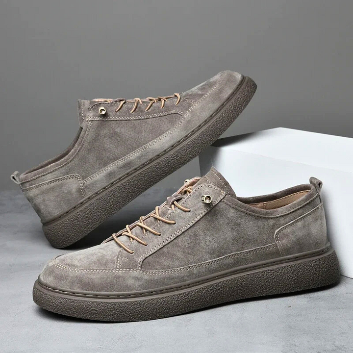 Comfortable men's casual trainers with an adjustable fit, modern design, and non-slip sole.