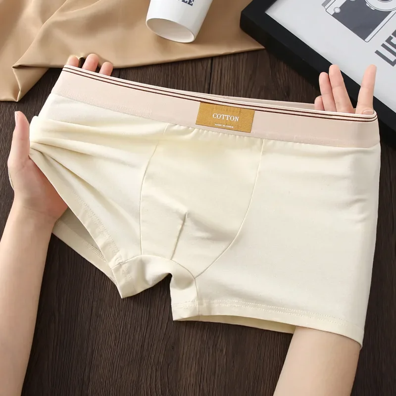 Men's supportive boxer briefs for daily comfort, featuring a flexible contrasting elastic waistband.