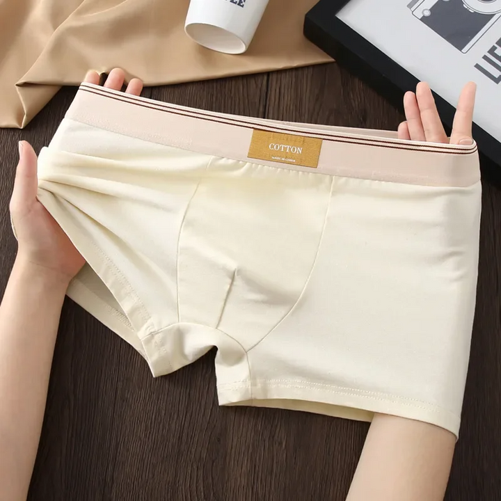 Men's supportive boxer briefs for daily comfort, featuring a flexible contrasting elastic waistband.