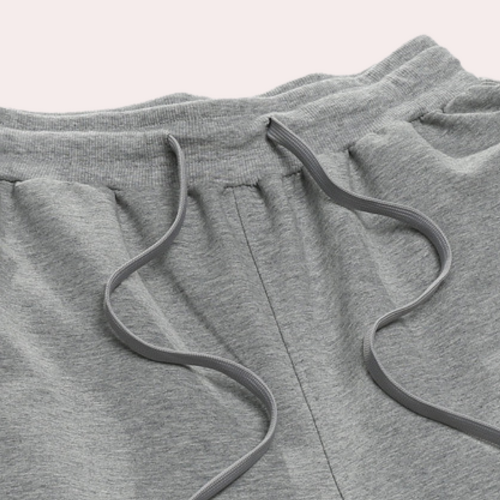 Athletic men's jogging pants, relaxed fit & breathable fabric, perfect for active lifestyles.