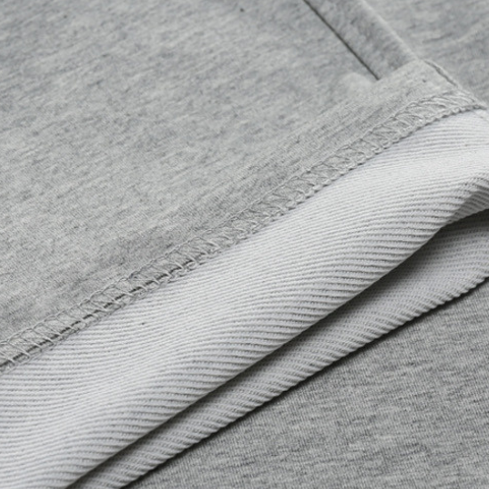 New arrival: Men's relaxed fit jogging pants, featuring drawstring comfort for everyday use.