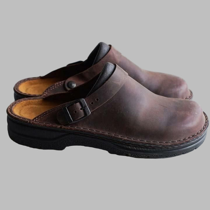 Men's comfortable slip-on clogs, perfect for easy everyday wear and casual comfort. Versatile garden shoes.