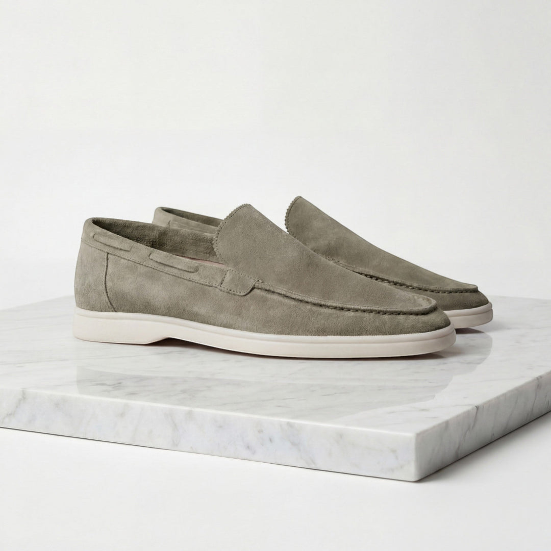 Classic men's loafers: comfortable, versatile slip-on dress shoes for formal & everyday style.