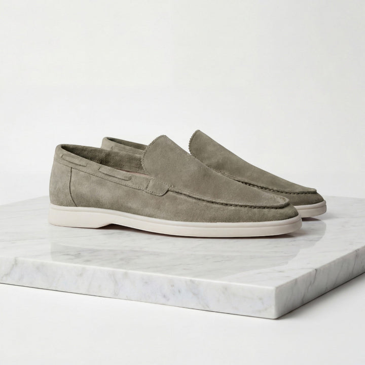 Classic men's loafers: comfortable, versatile slip-on dress shoes for formal & everyday style.