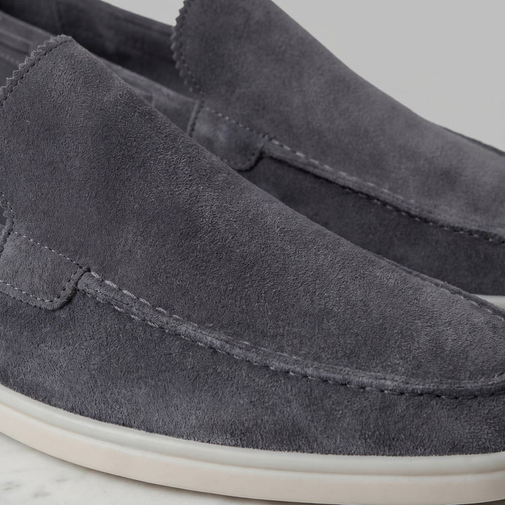 Stylish men's loafers: elegant slip-on dress shoes providing comfort for everyday wear.