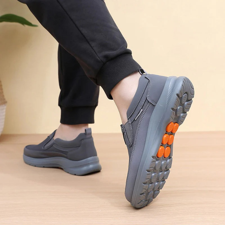 Comfortable men's slip-on shoes: lightweight, breathable, and flexible, ideal for effortless everyday wear and walking.