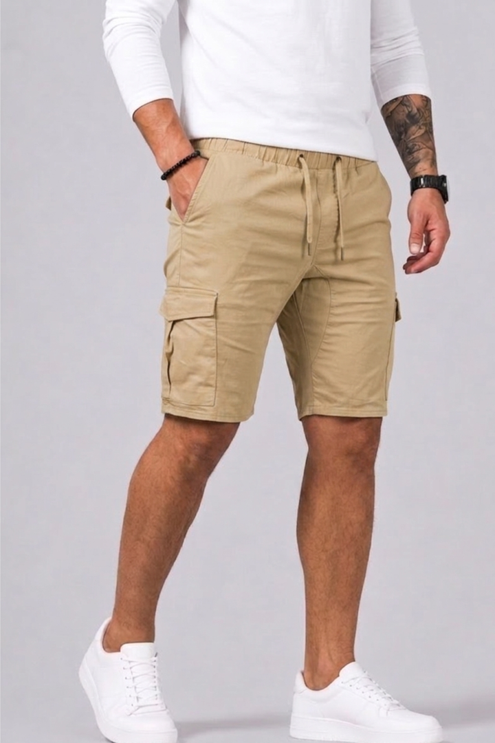 Durable men's summer cargo shorts, straight fit, with secure pockets for outdoor activities.