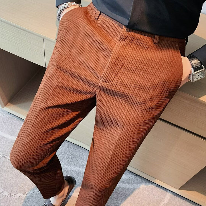 Versatile men's cropped slim fit trousers, ideal for smart casual outfits. Modern chino style for everyday fashion.