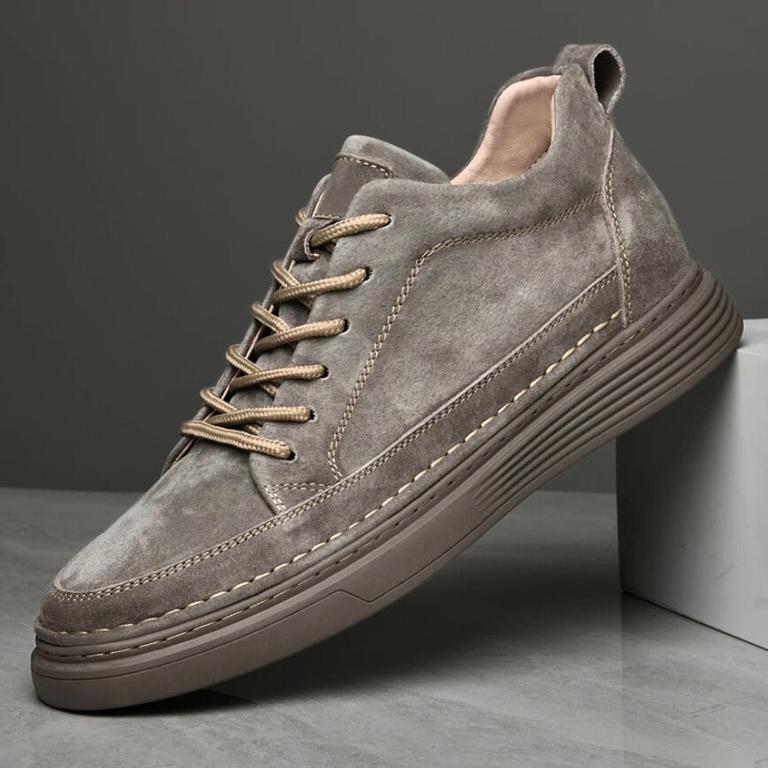 Stylish men's low top comfort sneakers with advanced cushioning, perfect for casual everyday footwear.