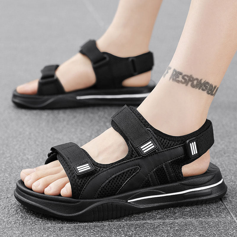 Men's cushioned sport sandals with adjustable straps, ideal for summer outdoor adventures.