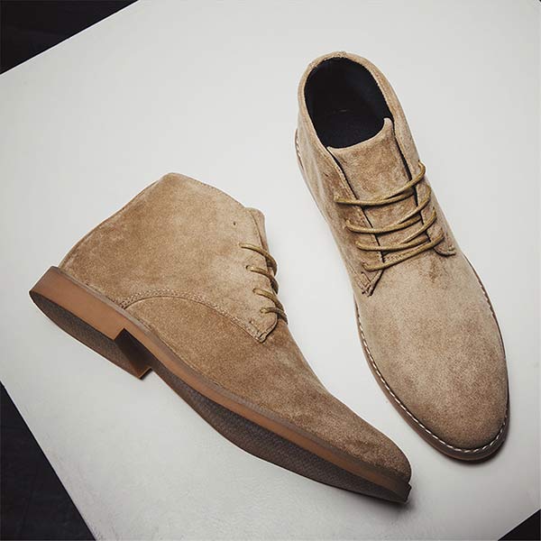 Men's durable outdoor ankle boots, offering cushioned comfort & supportive design for winter adventures.