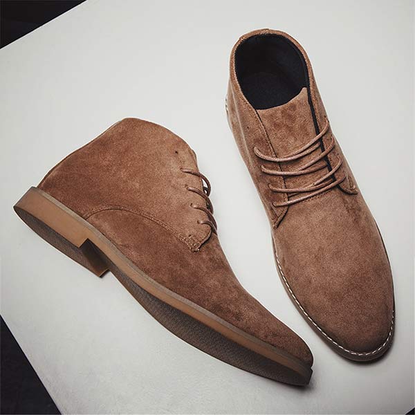 Durable sole of men's supportive ankle boots, designed for traction, comfort, and long-lasting fall/winter wear.