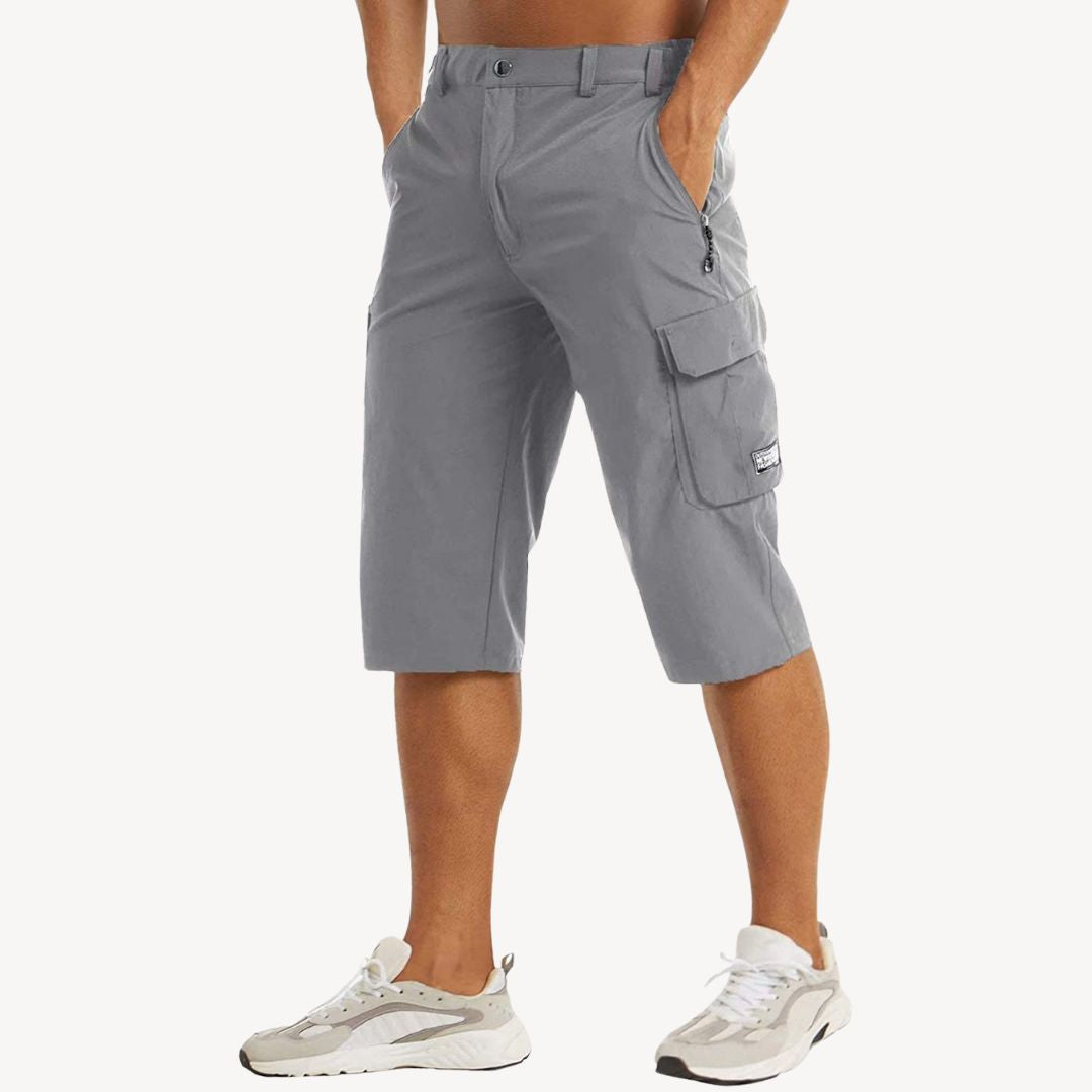 Stylish & durable men's cargo capris, relaxed fit 3/4 trousers for casual wear.