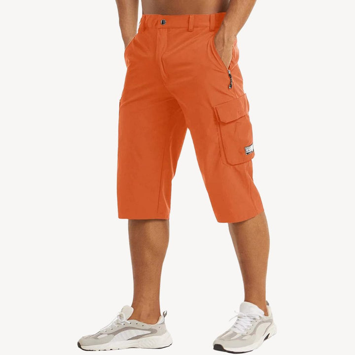 Stylish men's 3/4 trousers, multi-pocket cargo capris for casual summer fashion.