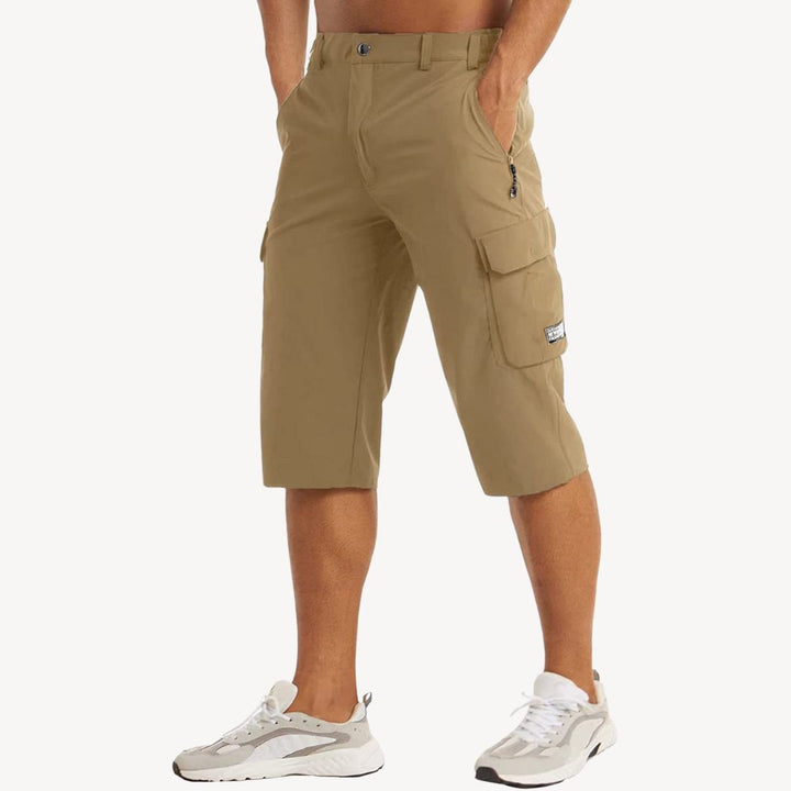Comfortable men's relaxed fit cargo capris, durable 3/4 trousers for travel.