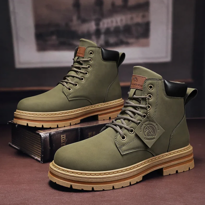 Men's sturdy lace-up work boots, featuring robust construction for daily wear & protection.