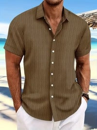 New men's effortless short-sleeve summer shirt. Casual comfort, regular fit, ideal for warm weather style.