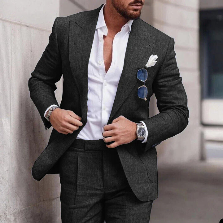 Elegant 2-piece men's suit, ideal formal wear for grooms or wedding guests.