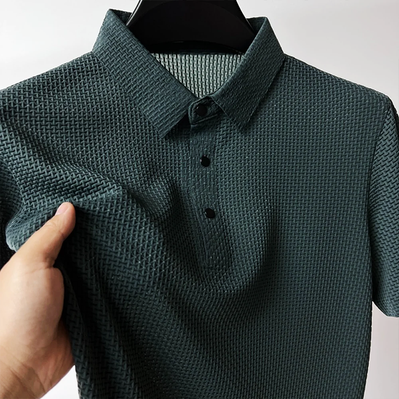 Comfortable men's classic polo shirt with short sleeves, perfect for elegant summer style.