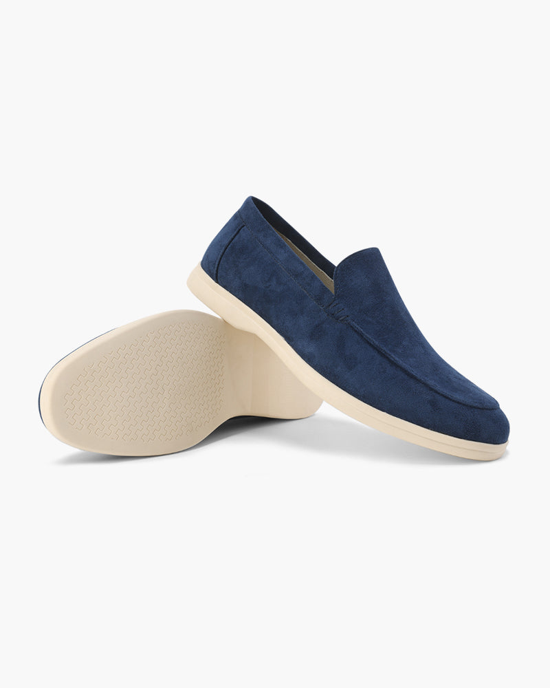 Black men's elegant slip-on loafers, a timeless choice for versatile and comfortable style.