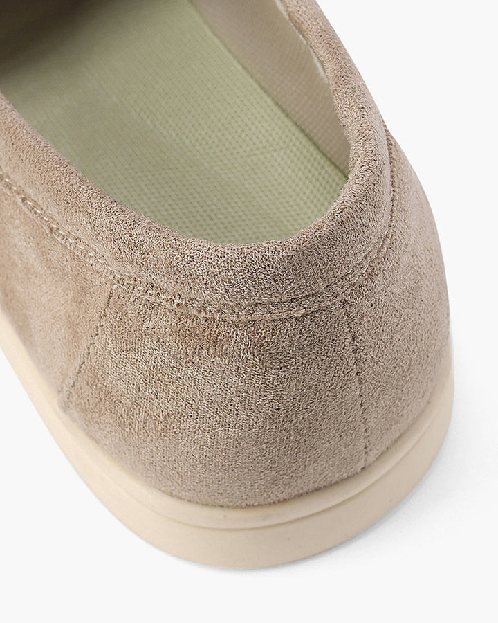 Premium men's slip-on loafers, combining refined elegance, style, and lasting comfort.