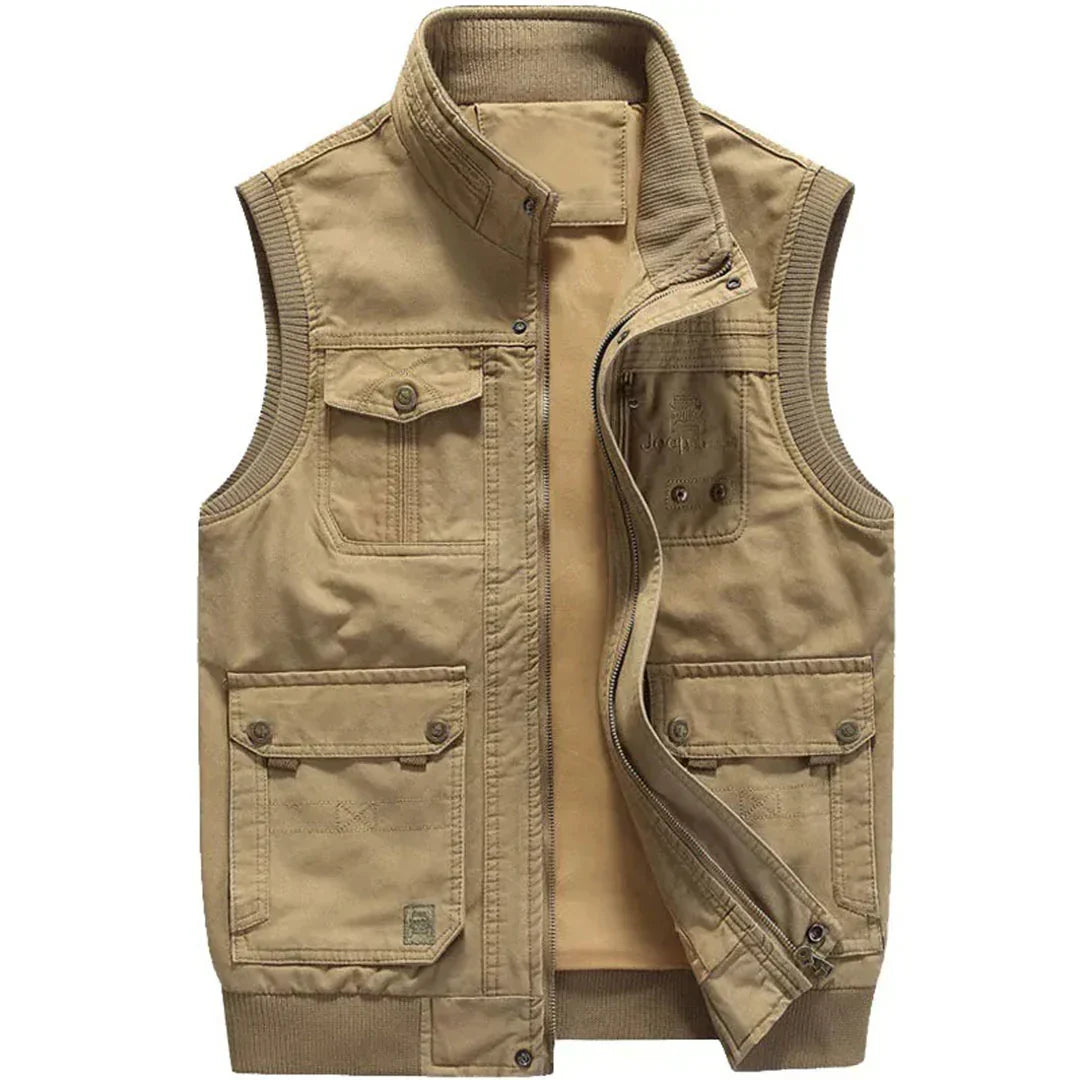 Men's functional multi-pocket outdoor vest, ideal for travel, fishing, and hiking adventures.