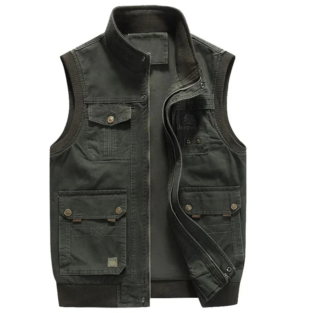 New men's casual multi-pocket vest in cotton, a functional sleeveless jacket for various outdoor pursuits.
