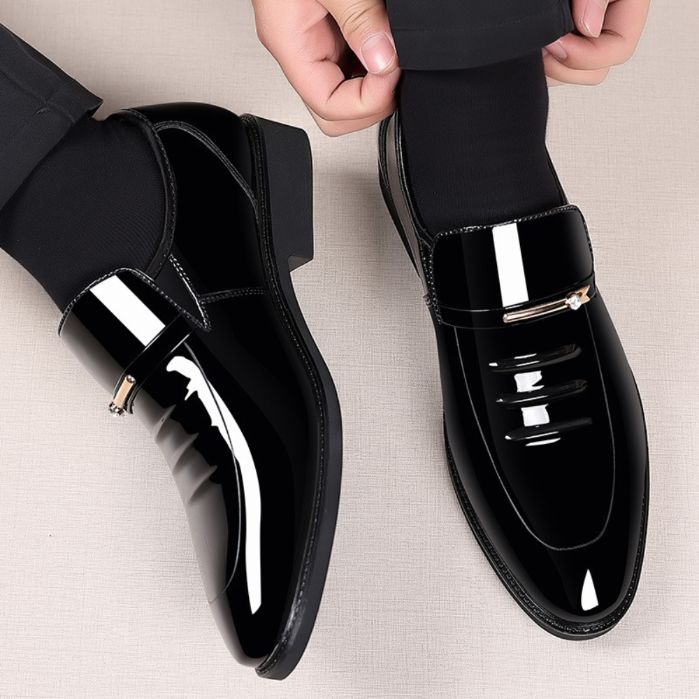 Comfortable men's glossy slip-on dress shoes, ideal for business and elegant events.