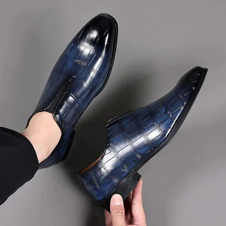 Versatile men's glossy crocodile pattern slip-on brogue shoes, for both formal and casual style.