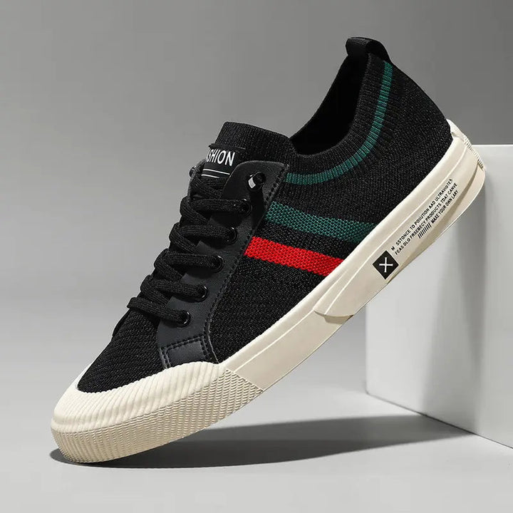 Stylish Harrington Oxford men's minimalist sneakers with retro stripe, offering a fashionable and comfortable footwear choice.
