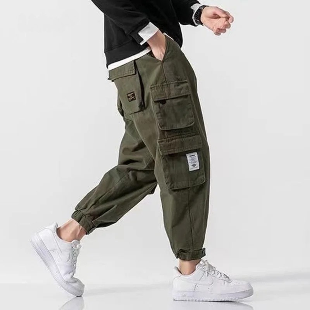 Comfortable green tapered cargo pants for men, perfect for streetwear & everyday casual outfits.