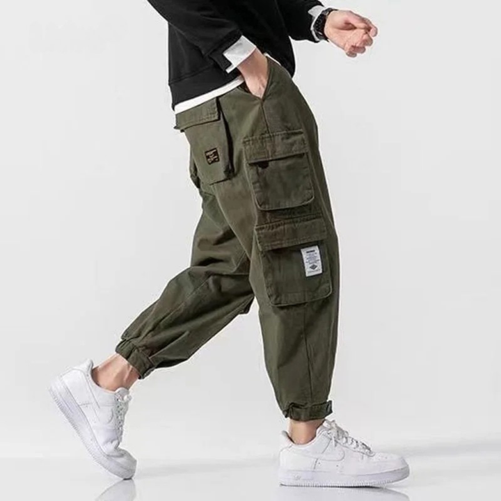 Comfortable green tapered cargo pants for men, perfect for streetwear & everyday casual outfits.