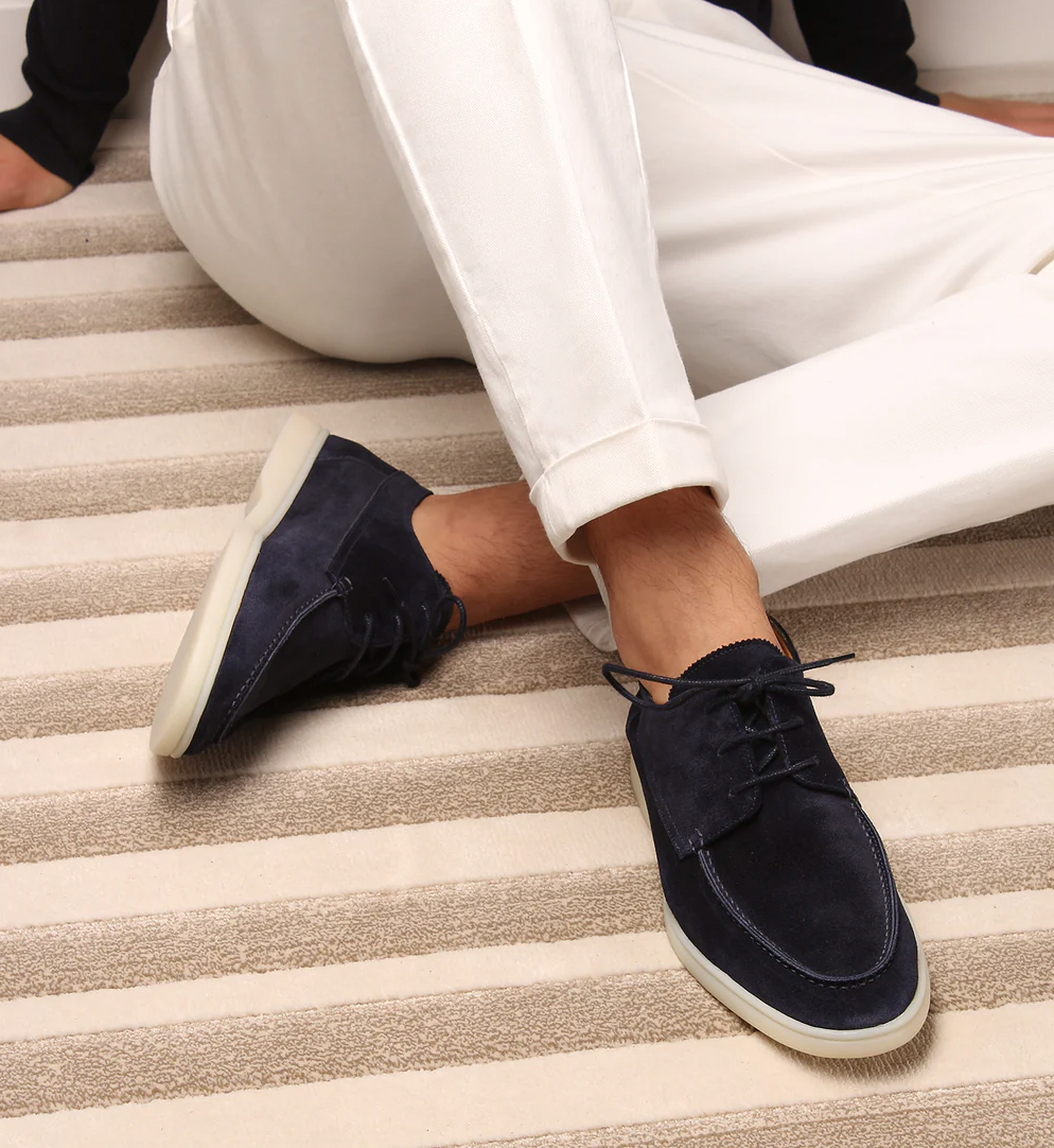 Men's lace-up casual walking shoes, comfortable & versatile for everyday wear.