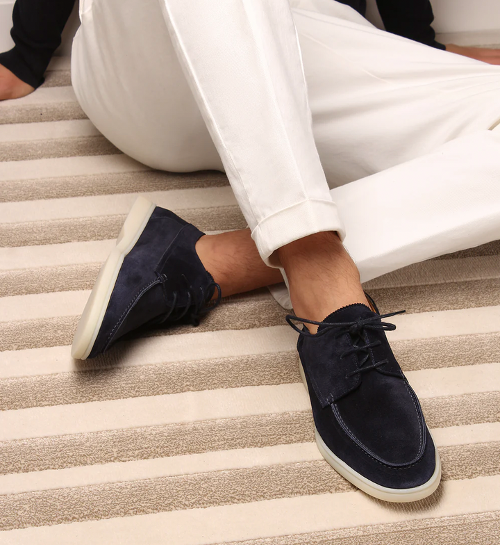 Men's lace-up casual walking shoes, comfortable & versatile for everyday wear.