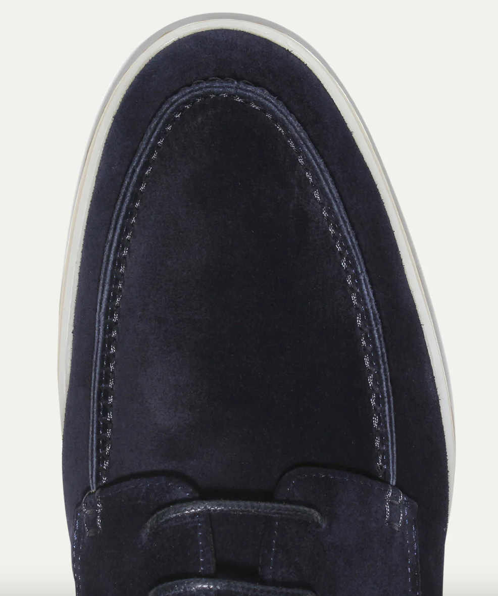 Comfortable men's lace-up walking shoes, perfect for everyday casual wear & summer.