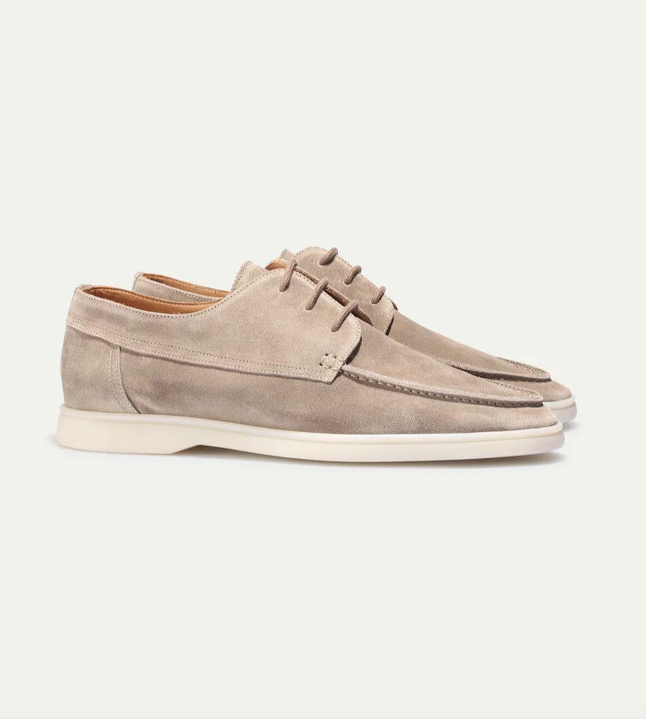 Modern men's lace-up casual walking sneakers, combining comfort & streetwear style.