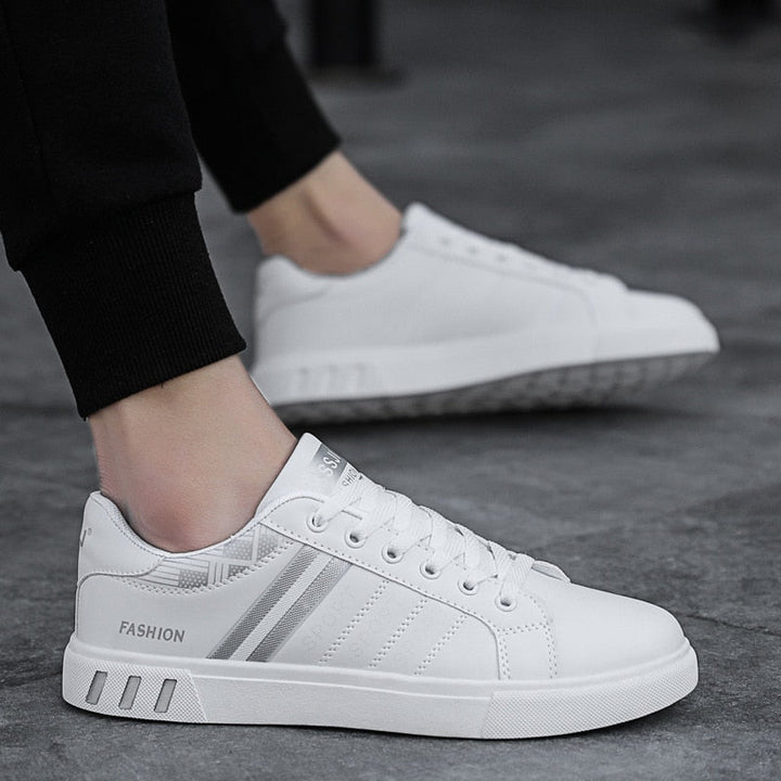 Comfortable men's low-top sneakers with lace-up closure, ideal for walking, everyday style & spring/summer fashion.