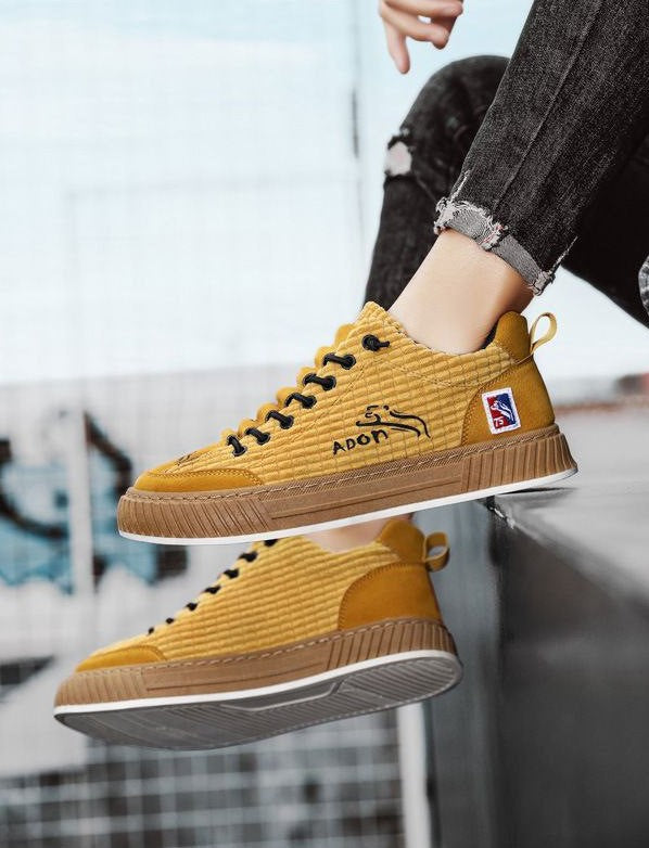 Men's casual low top quilted sneakers featuring a non-slip platform sole and secure lace-up closure.