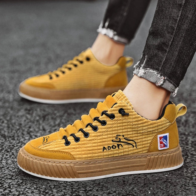 Men's casual lace-up low top sneakers, quilted design and comfortable platform sole for daily activities.