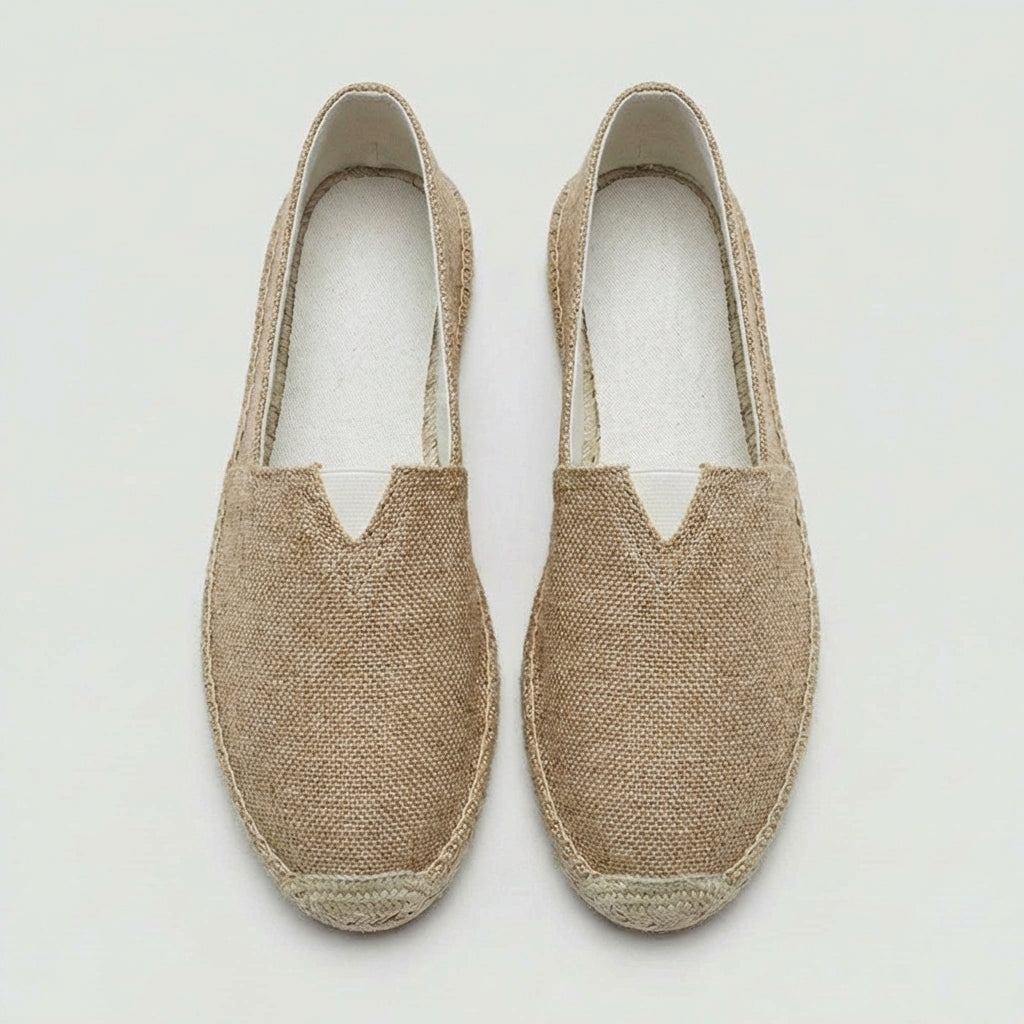 Hemp slip-on espadrilles for men. These breathable summer loafers ensure maximum comfort and easy wearability.