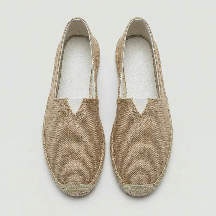 Hemp slip-on espadrilles for men. These breathable summer loafers ensure maximum comfort and easy wearability.