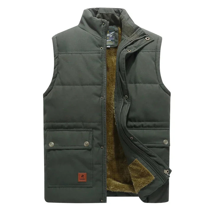 Comfortable men's lightweight vest, ideal for transitional seasons and everyday casual layering wear.
