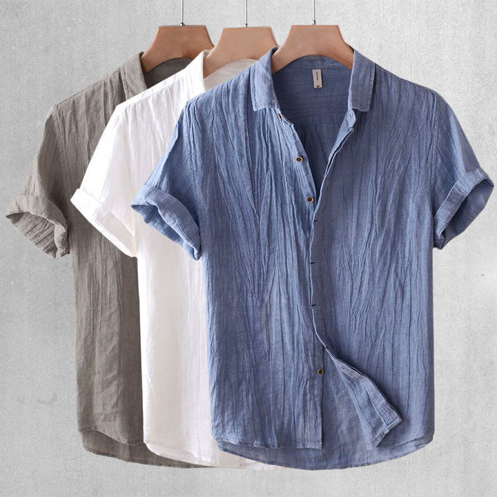Casual men's short sleeve shirt, ideal for beachwear & summer outfits. Breathable & lightweight fabric.
