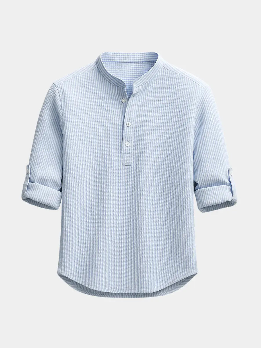 Men's lightweight casual shirt with modern fit, perfect for everyday wear and comfort.