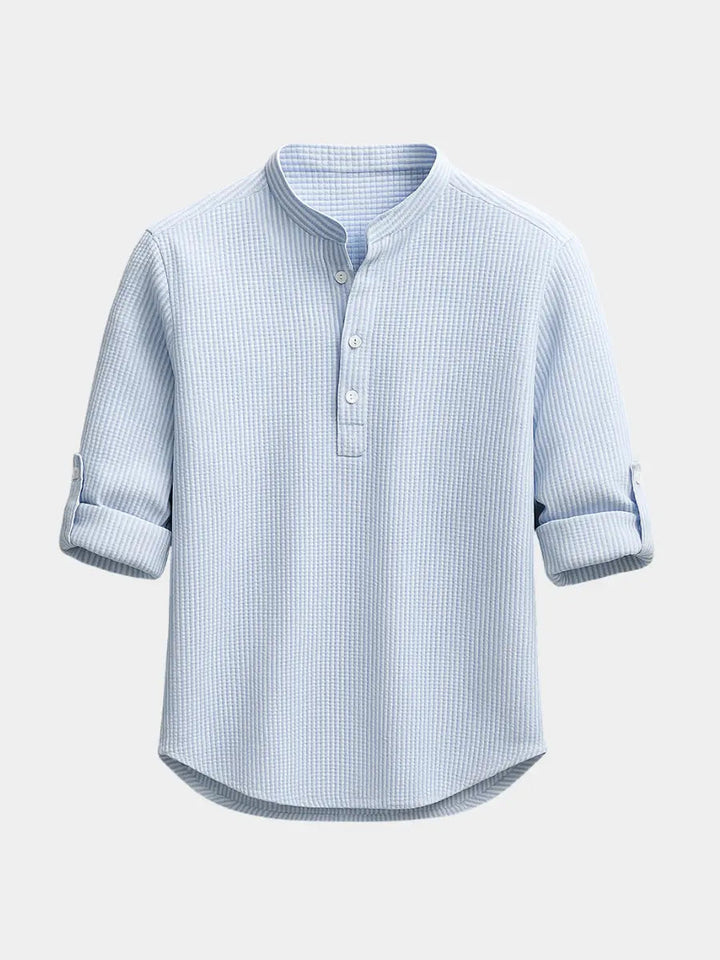 Men's lightweight casual shirt with modern fit, perfect for everyday wear and comfort.